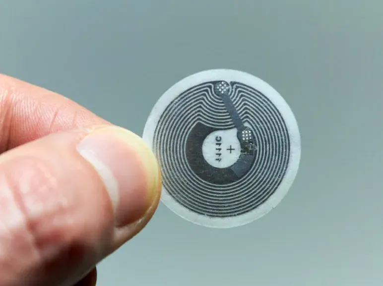 วิธีการใช้สติกเกอร์ UES NFC?
