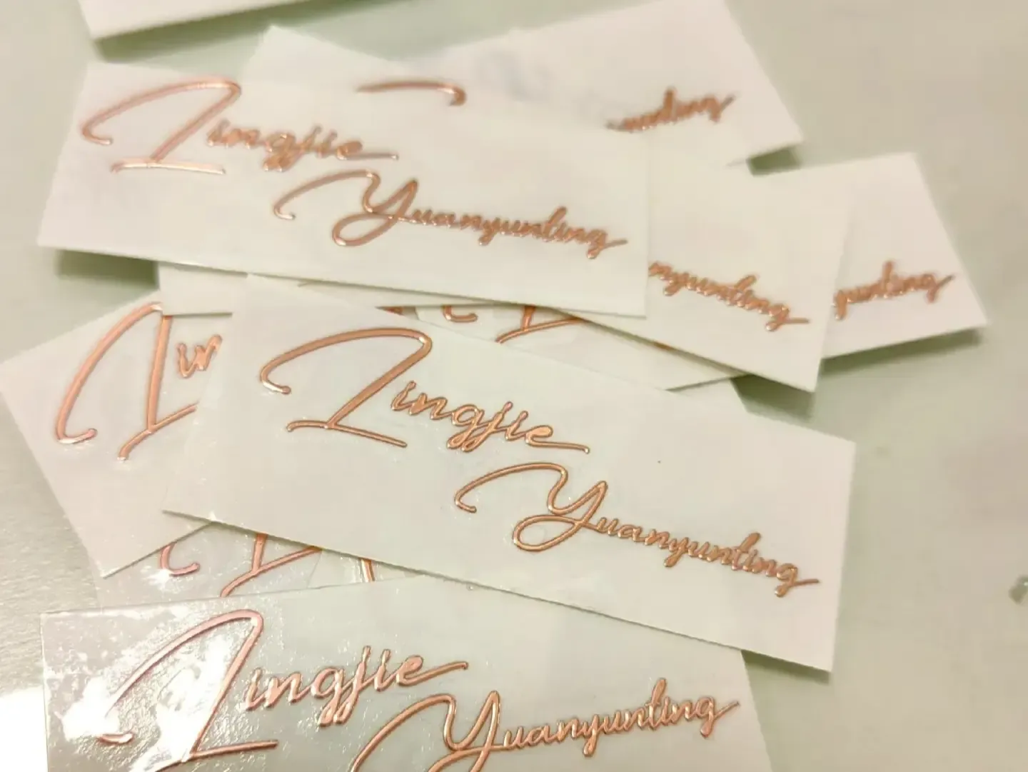 สติ๊กเกอร์ถ่ายโอนสามารถถอดออกได้หรือไม่?