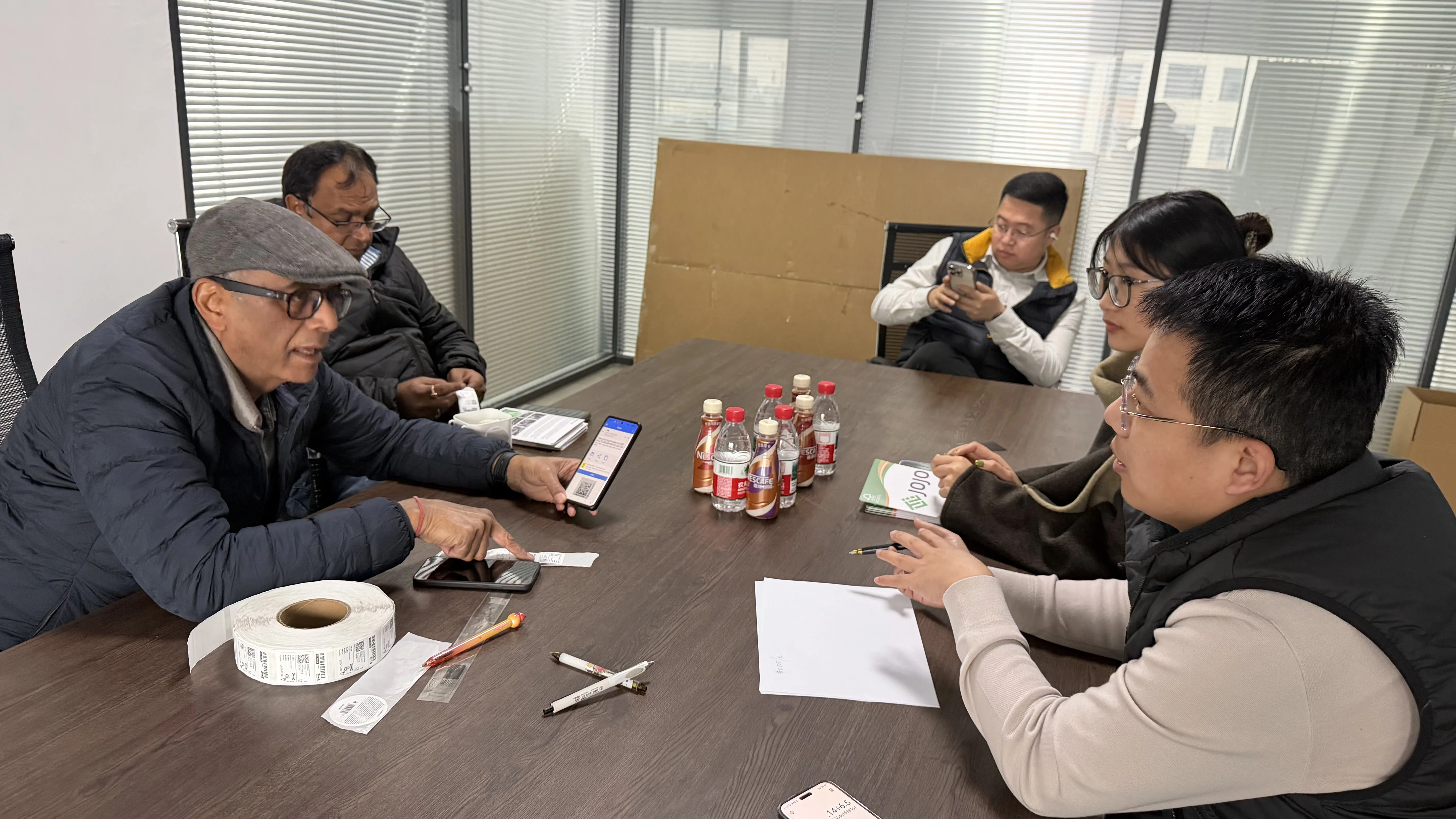 ยินดีต้อนรับลูกค้าอย่างอบอุ่นเข้าเยี่ยมชมโรงงานของเรา